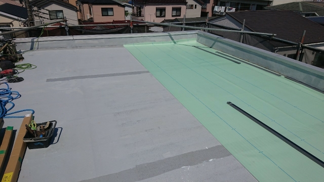 広く大きな場所の施工に向いています